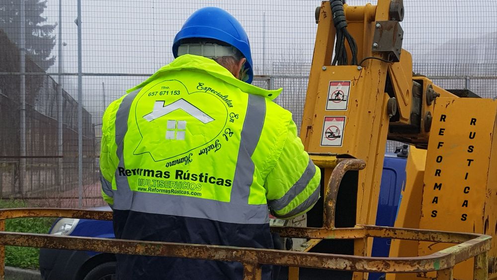 Trabajos verticales con plataforma elevadora en Ourense